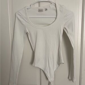 ARITZIA BABATON Ribbed White Long Sleeve Bodysuit